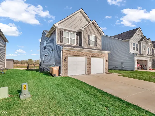3053 Creekridge CT, Columbus, IN 47201
