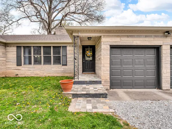 8621 Manderley DR, Indianapolis, IN 46240