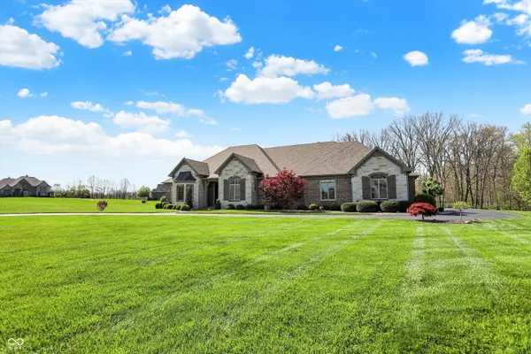 6829 Whitetail Woods CT, Bargersville, IN 46106