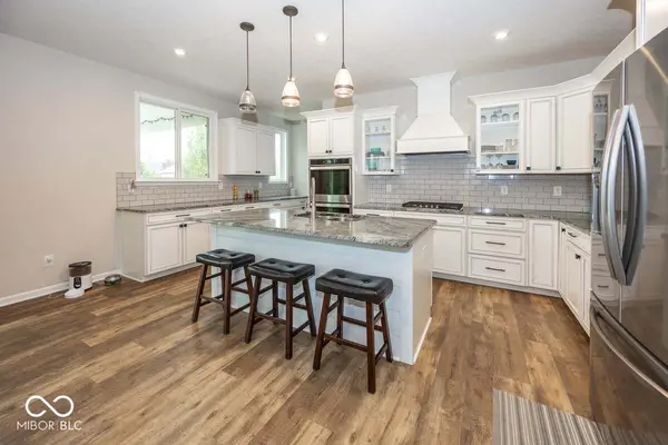 2432 Scarlet Oak DR, Avon, IN 46123