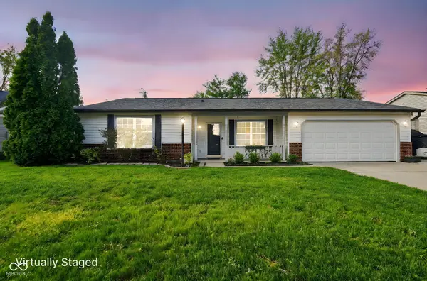 155 Suncrest DR, Greenwood, IN 46143