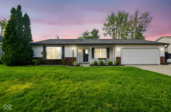 155 Suncrest DR, Greenwood, IN 46143