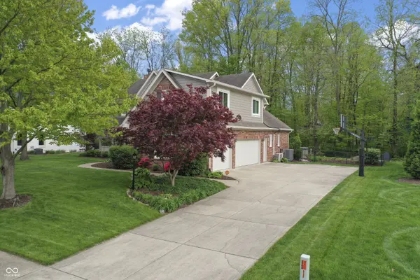 9950 Sugarleaf PL, Fishers, IN 46038
