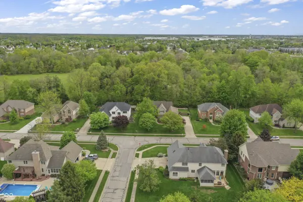 9950 Sugarleaf PL, Fishers, IN 46038