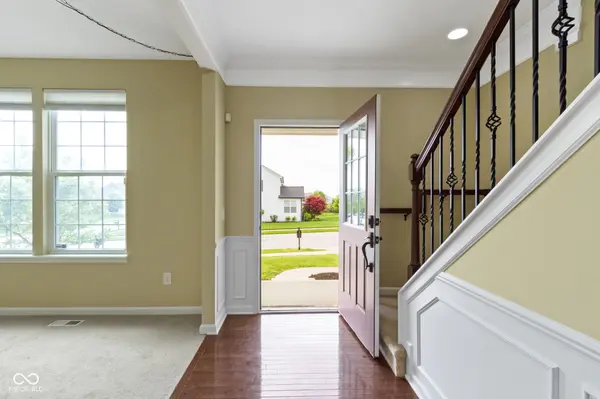 932 Silverheels DR, Westfield, IN 46074