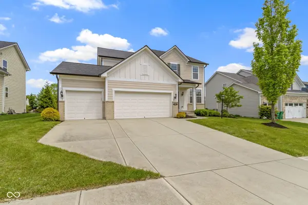 932 Silverheels DR, Westfield, IN 46074