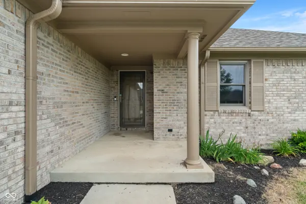 2422 Oak DR, Clayton, IN 46118