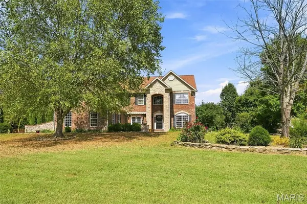 5025 Edinburg CT, Columbia, IL 62236