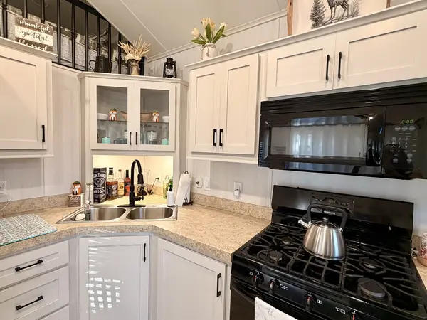 11-292 Woodhaven Lakes, Sublette, IL 61367
