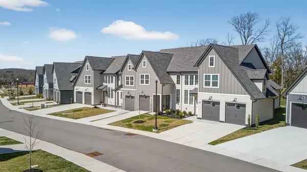 318 Panther Dr, Murfreesboro, TN 37127