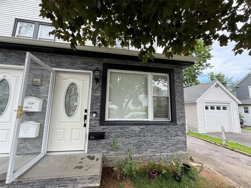 815 Carpenter PL, Mamaroneck, NY 10543