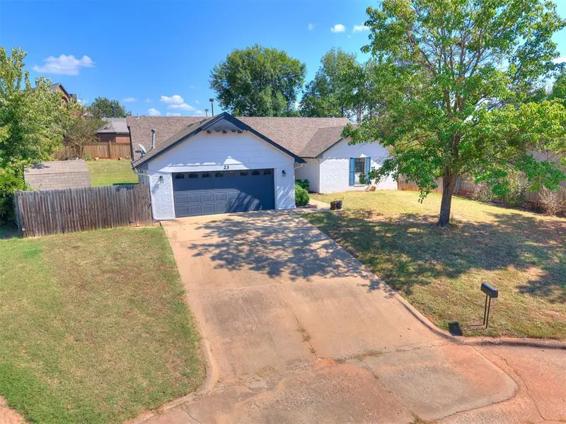 23 Crown Point, Shawnee, OK 74804