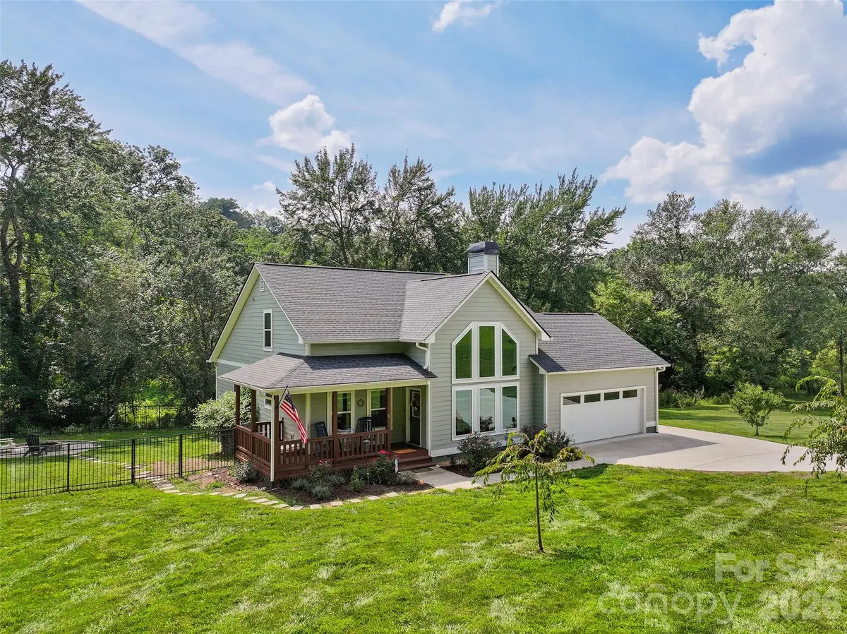 31 Baby Bear CV, Clyde, NC 28721