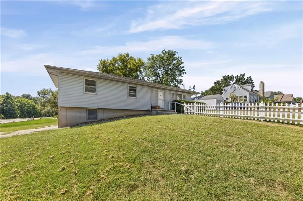 2619 NE 47th TER, Kansas City, MO 64117