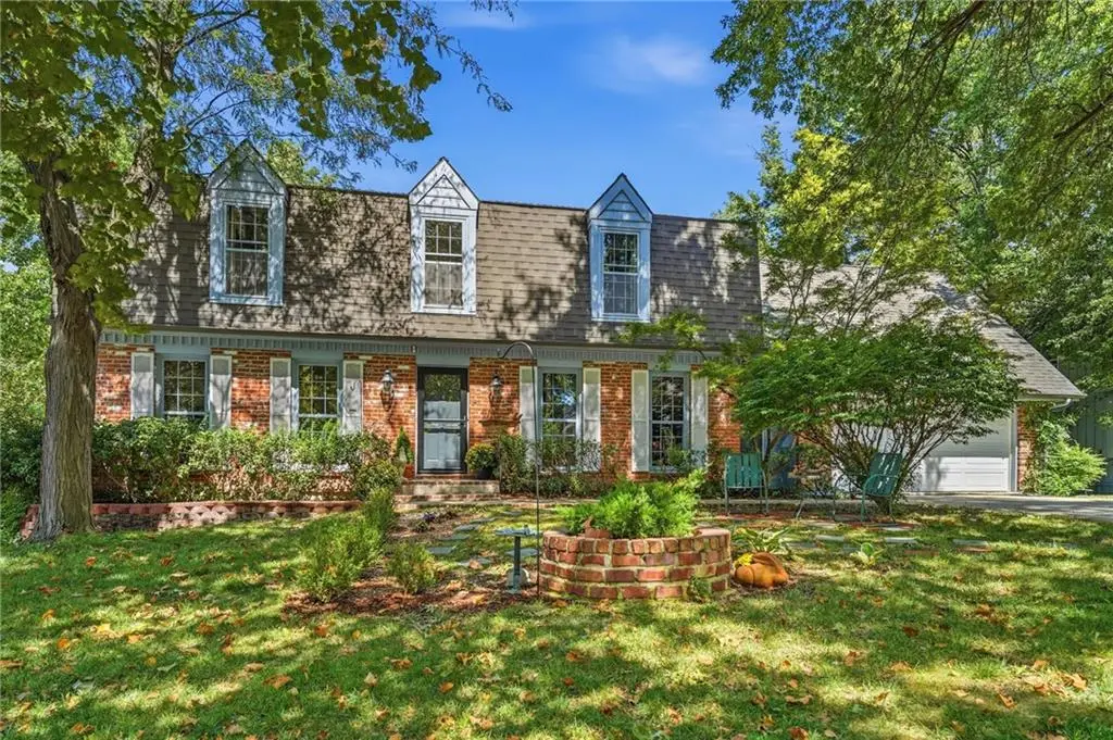 2804 W 120th TER, Leawood, KS 66209