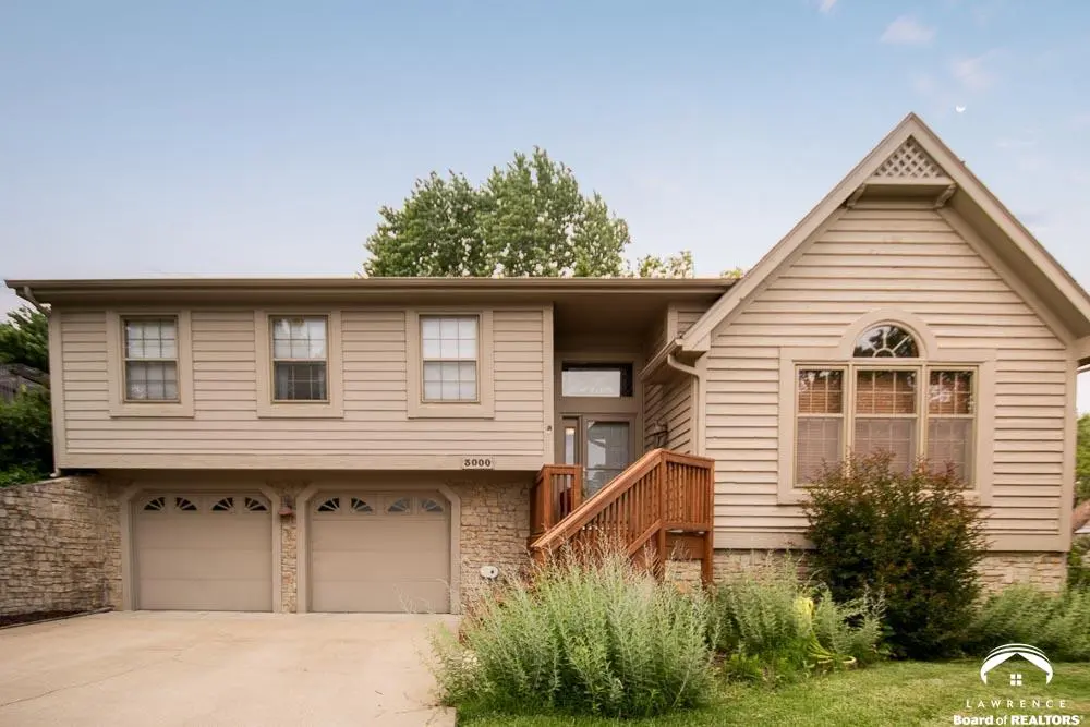 3000 University DR, Lawrence, KS 66049