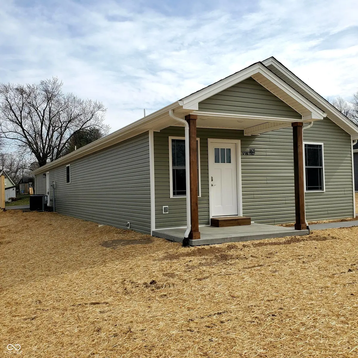 1103 W Vine ST, Brownstown, IN 47220