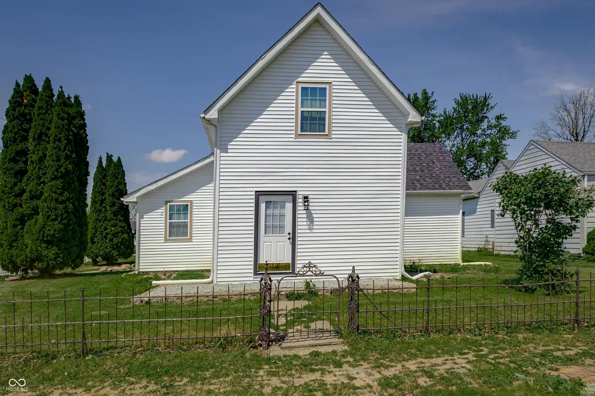 2402 N B ST, Elwood, IN 46036