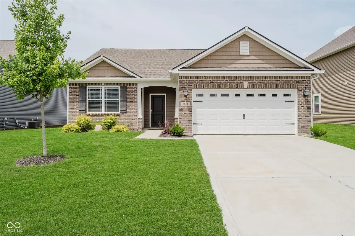 6644 Aberdeen DR, Mccordsville, IN 46055