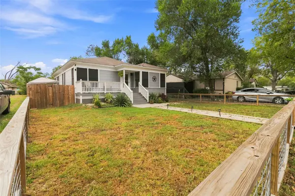 505 Lee ST, Smithville, TX 78957