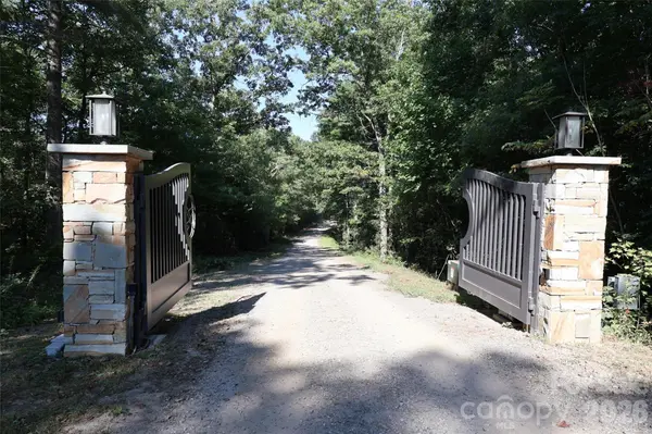 99999 Dream Valley DR, Clyde, NC 28721