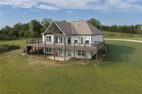 21815 187th ST, Tonganoxie, KS 66086