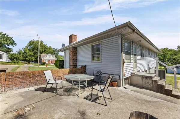 2619 NE 47th TER, Kansas City, MO 64117