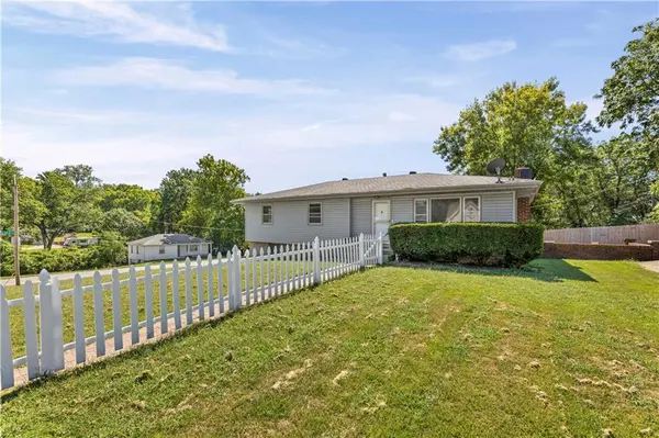 2619 NE 47th TER, Kansas City, MO 64117