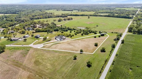 21350 Deer Ridge DR, Spring Hill, KS 66083