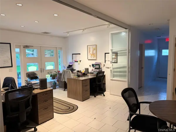 380 Park AVE #$1500 1 room, Huntington, NY 11743