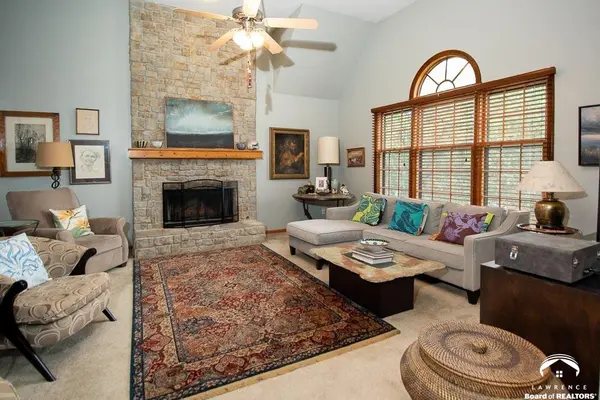 3000 University DR, Lawrence, KS 66049