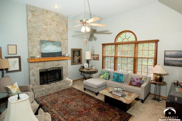 3000 University DR, Lawrence, KS 66049