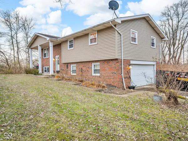 5821 S Arrow RD, Yorktown, IN 47396