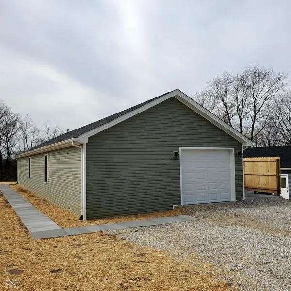 1103 W Vine ST, Brownstown, IN 47220