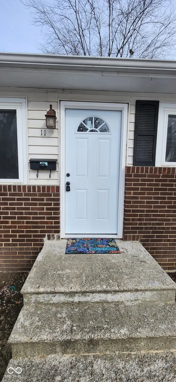 11 Eastridge DR, Greenwood, IN 46143