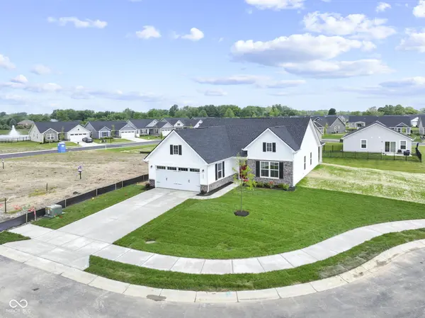 1202 Brightwood CIR, Greenfield, IN 46140