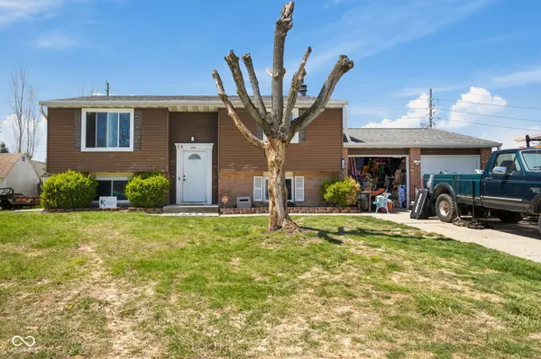 1206 Rosengarten DR, Greenwood, IN 46142