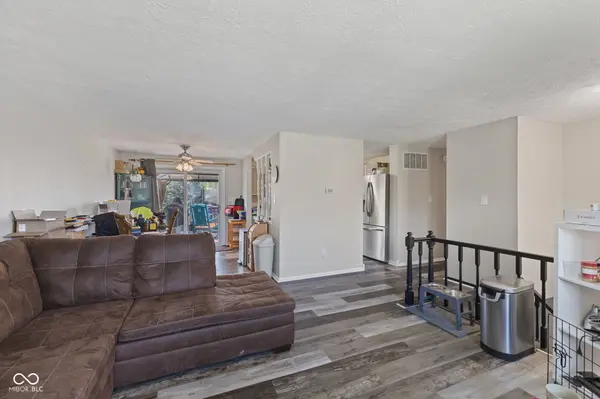 1206 Rosengarten DR, Greenwood, IN 46142