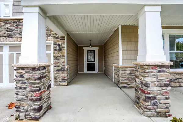 6103 Pebblebrooke RD, Whitestown, IN 46075