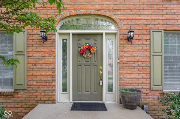 933 Hummingbird LN, Columbus, IN 47203