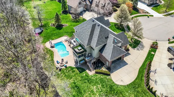 3940 Woodcrest CT, Westfield, IN 46062