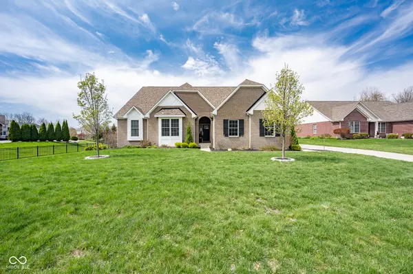 6784 W May Apple DR, Mccordsville, IN 46055