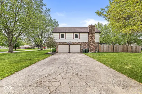 1106 Fox Trail DR W, New Palestine, IN 46163