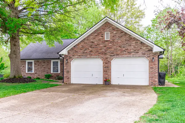 378 Turnberry CT, Avon, IN 46123
