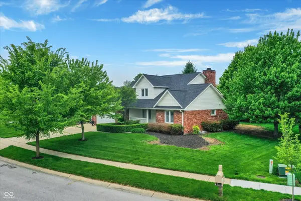 3996 Brockton Manor N DR, Greenwood, IN 46143