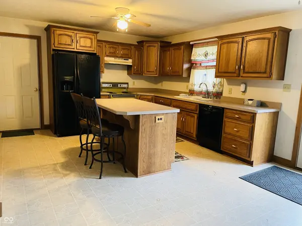 4706 W Old Trail RD, Knightstown, IN 46148