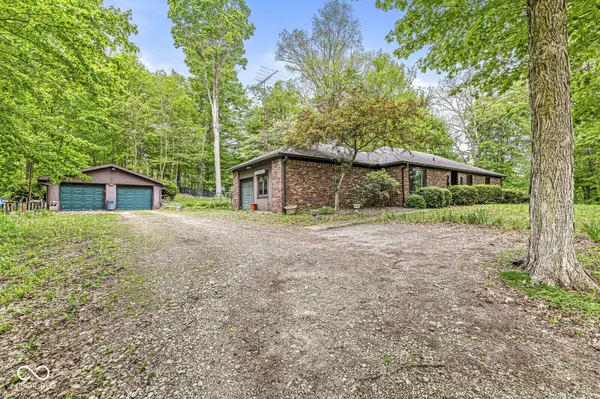 5427 S Westwood DR, Knightstown, IN 46148