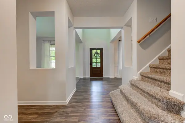 1649 Woodstock DR, Brownsburg, IN 46112