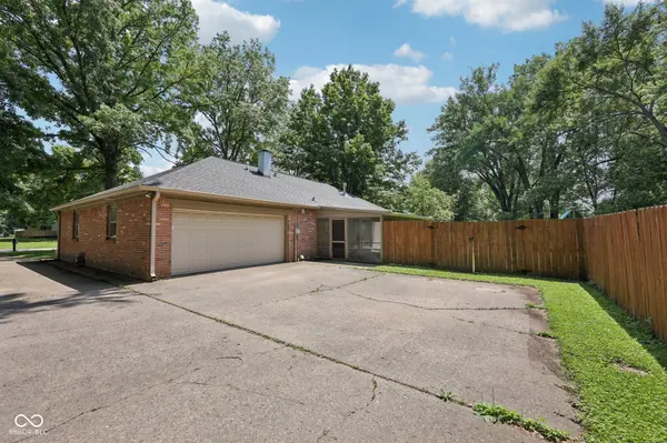 9014 Holliday DR, Indianapolis, IN 46260