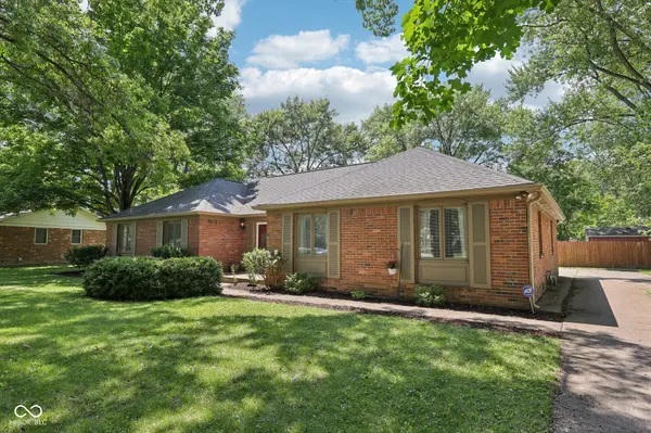 9014 Holliday DR, Indianapolis, IN 46260